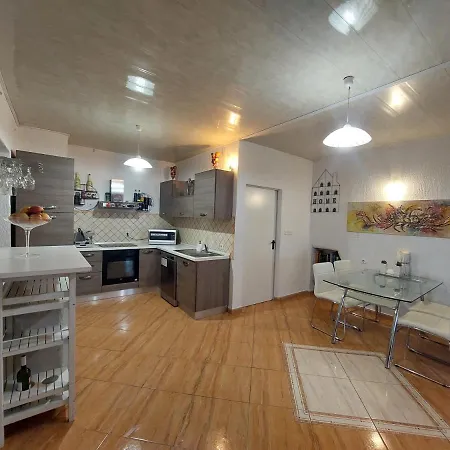 Apartment Emedes *