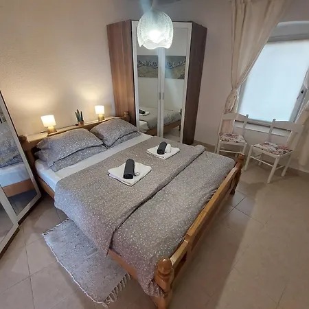 Apartament Emedes *